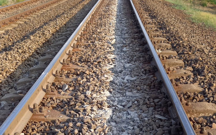 Vitézy Dávid: 280 milliárd forintos uniós forrásvesztéssel járhat több vasútfejlesztési tender visszavonása